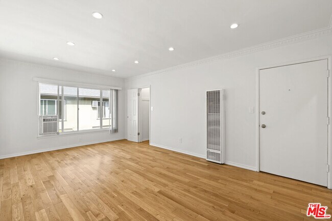 Photo - 1233 N Harper Ave Unit 12