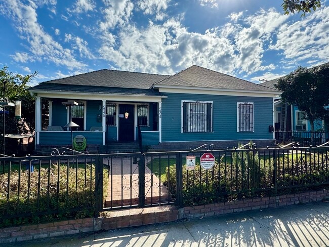 Photo - 534 E 19th St Unit 534