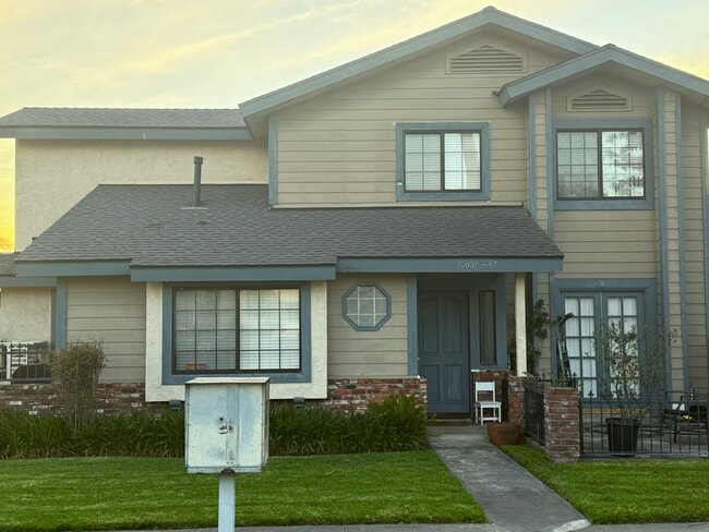 Building Photo - 10885 Walnut St Unit 10885