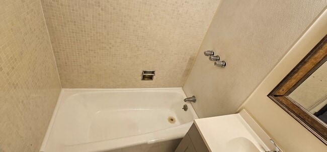 Photo - 206 N Park View St Unit 104