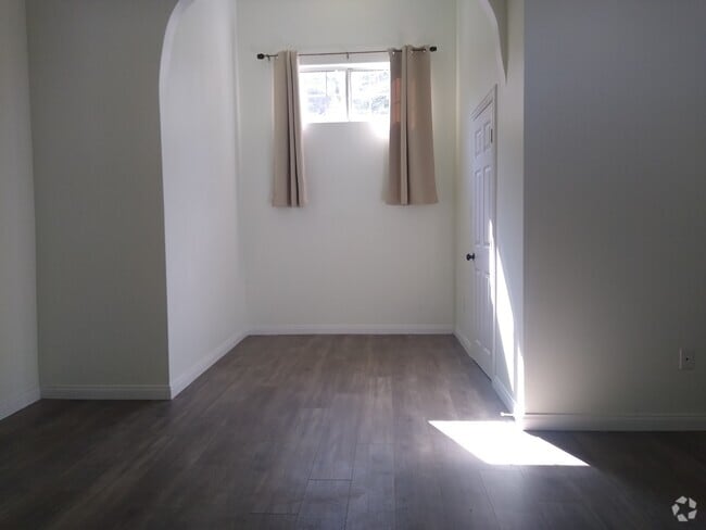 Building Photo - 200 Mooney Dr Unit 200 Mooney dr Rental
