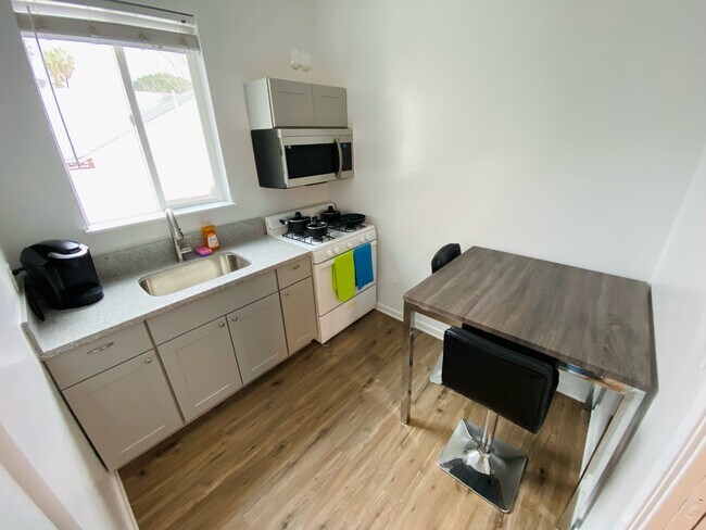 Photo - 7421 Fountain Ave