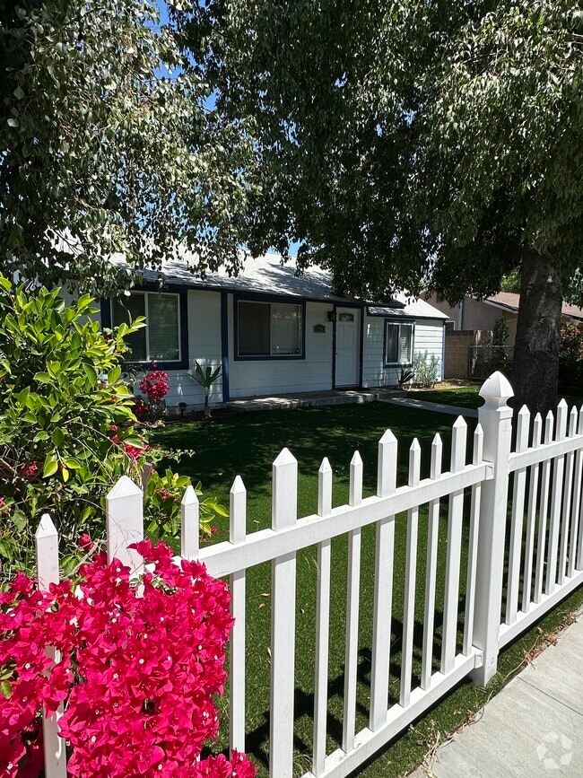 Building Photo - 17503 Sherman Way Rental