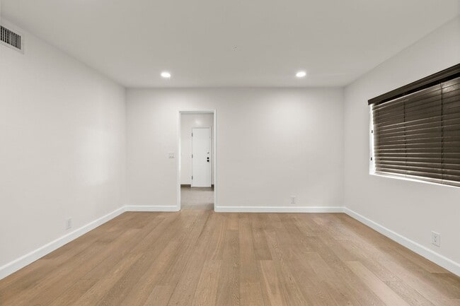 Photo - 148 S Oakhurst Dr Unit #04 (3/2)