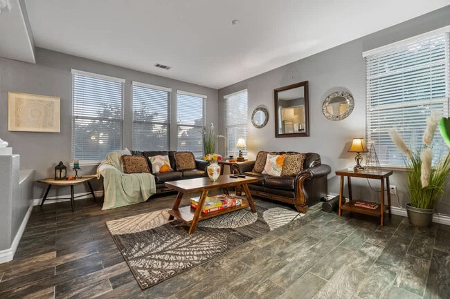 Photo - 1107 Shadowcrest Ln Unit ID1465028P