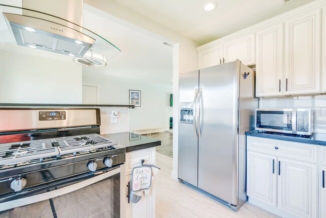 Kitchen - 3760 E Calle San Antonio