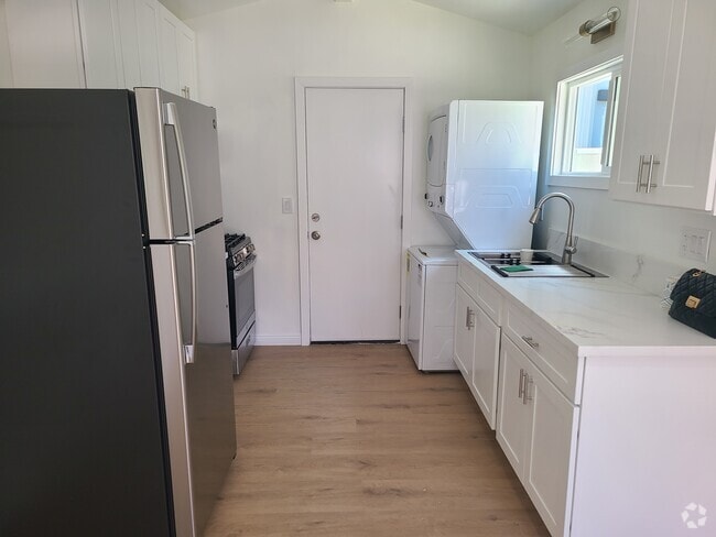 Building Photo - 9729 Oak St Rental
