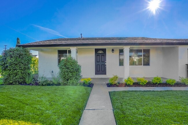 Picture perfect place to call home - 4725 Sawtelle Blvd House