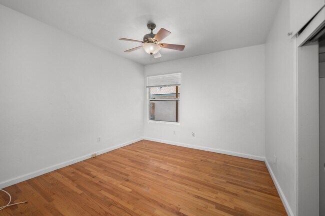 Photo - 4922 64th St