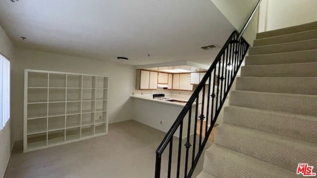 Building Photo - 420 S Harvard Blvd Unit 103