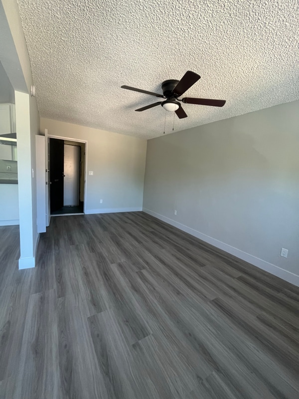 Building Photo - 211 E 24th St Rental