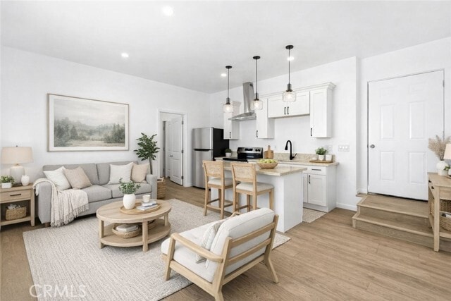 Photo - 1375 N Mentor Ave