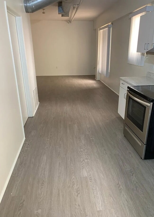 Photo - 1055 6th Ave