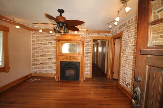 Photo - 916-920 Poli Unit 916 Poli