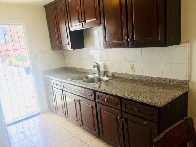 Photo - 18436 Roslin Ave