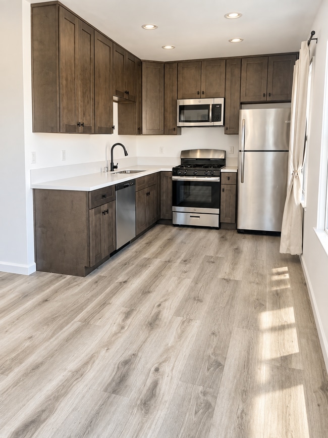 Building Photo - 5960 Guthrie Ave Unit Half