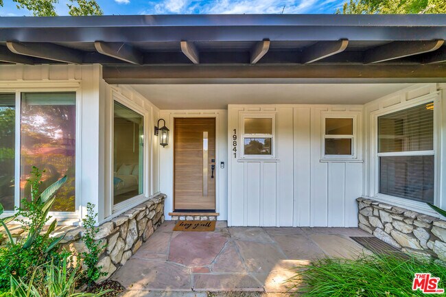 Photo - 19841 Henshaw St