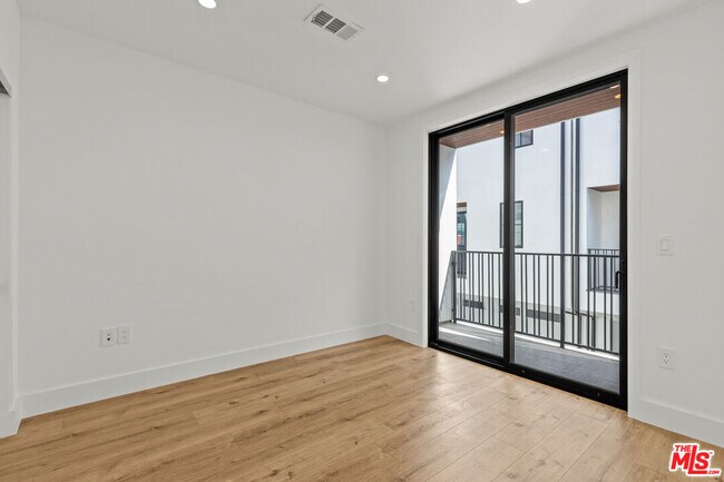 Photo - 14535 Killion St