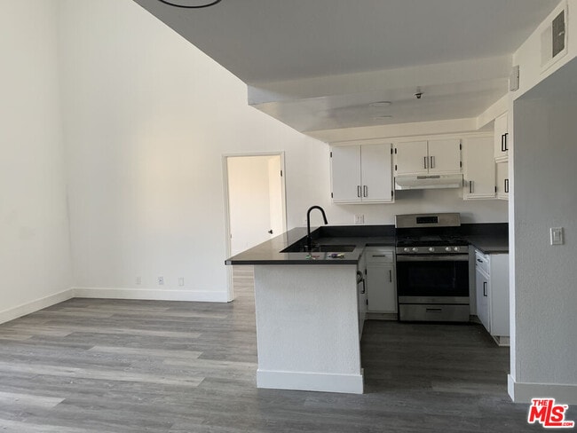 Photo - 420 S Harvard Blvd Unit 405