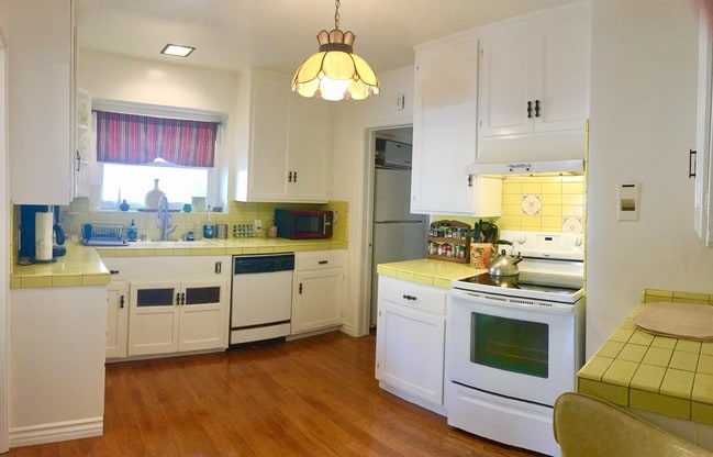 Photo - 10720 Hortense St