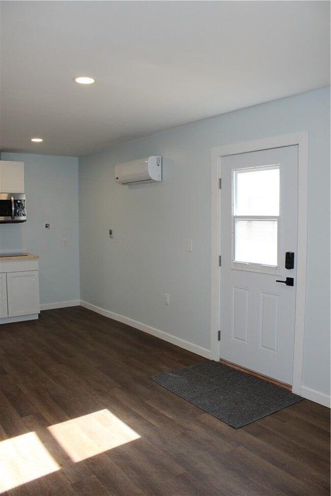 Photo - 5776 Katherine St