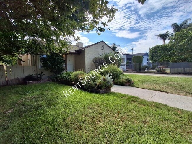 Photo - 24654 Walnut St