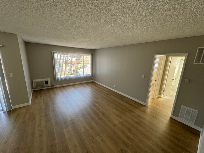 Photo - 5068 Franklin Ave