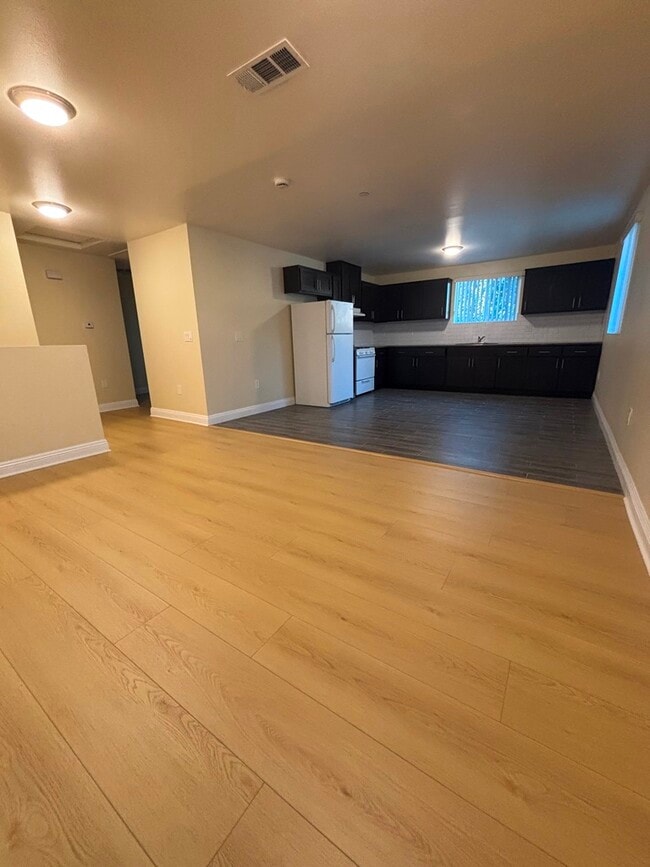 Photo - 522 W 51st St