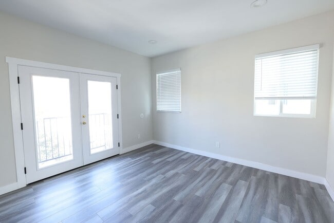 Photo - 3927 Wisconsin Unit 3921