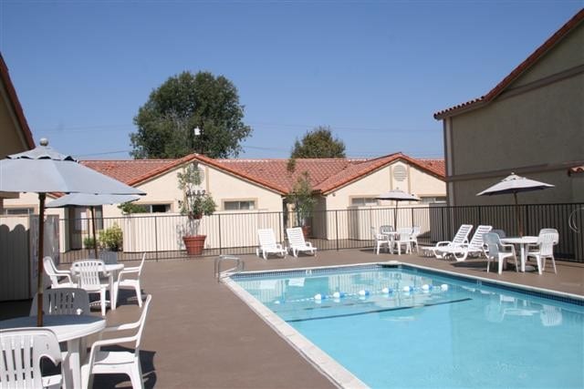 Pool-lounge area - Bel Air Manor Apartments