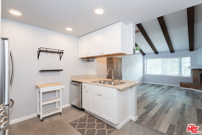 Photo - 4633 Ben Ave Unit 6