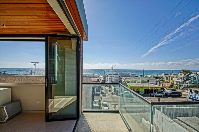 North Patio - 216 33rd Pl