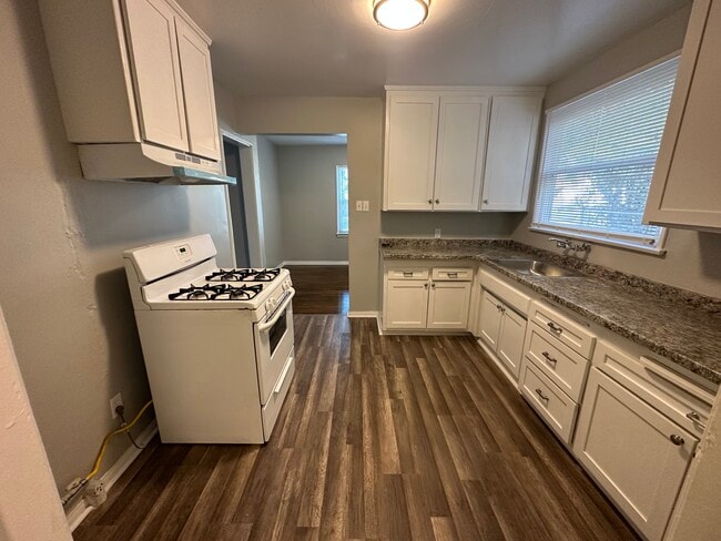 Photo - 1235 Roxbury Dr