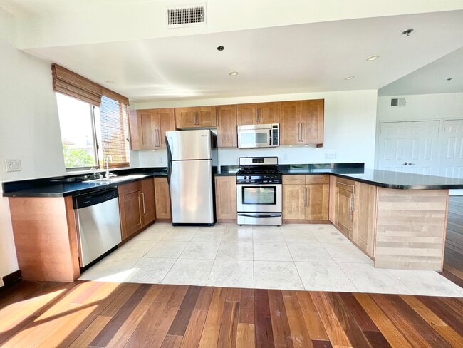 Building Photo - 8813 Burton Way Unit 308 Rental