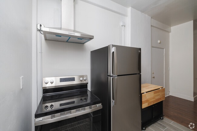 Studio - 700SF - Arlington Apartments