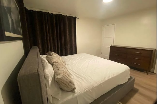 Photo - 1437 Broadway