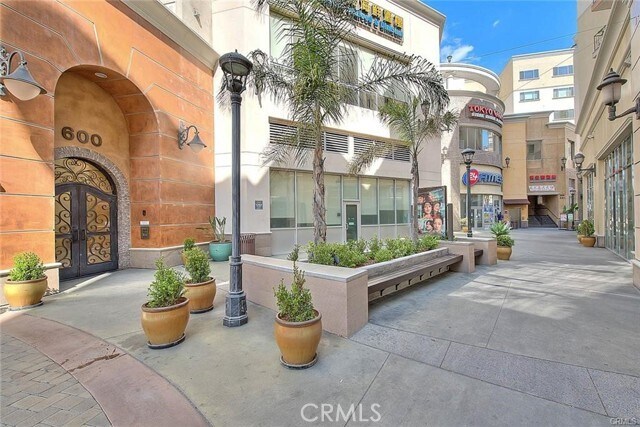 Photo - 600 N Atlantic Blvd Townhome