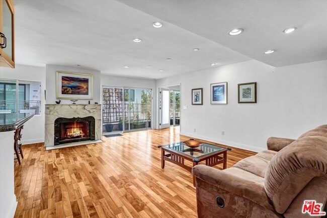 Photo - 910 S Holt Ave Unit 305