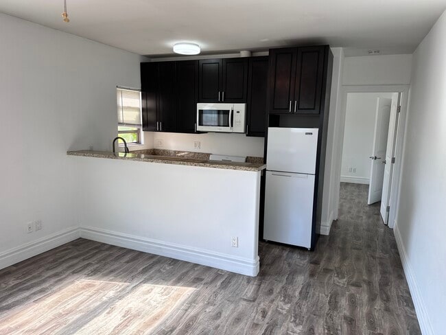 Photo - 1265 S Cloverdale Ave Unit 1265 1-2