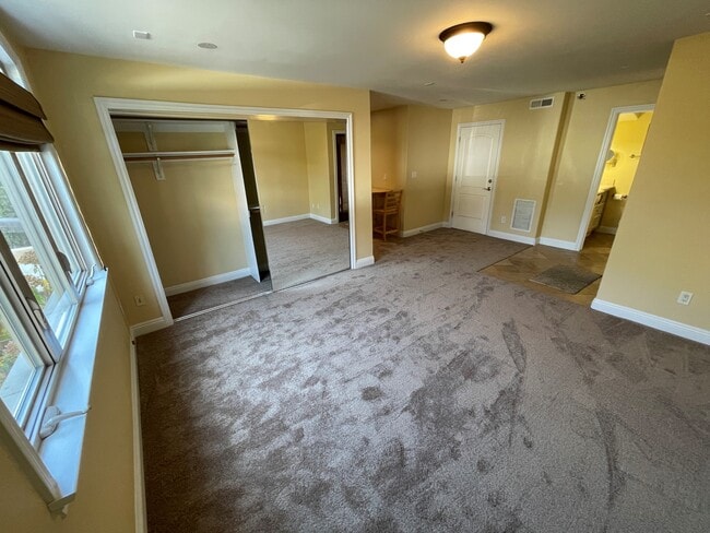 Building Photo - 444 31st St Unit 1