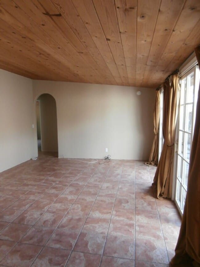 Photo - Cozy Samarkand Cottage Near Shopping & Dining