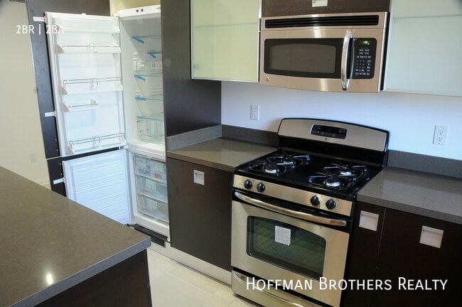 Photo - 1418 N Poinsettia Pl Unit 5