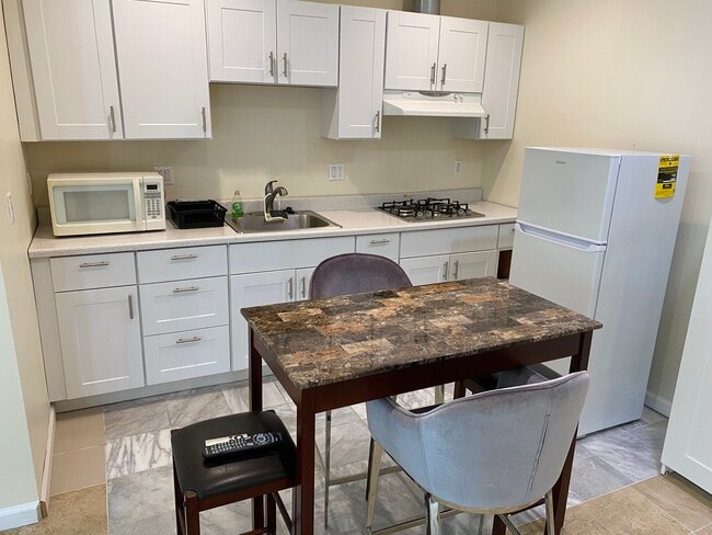 Photo - 6451 Bothwell Rd