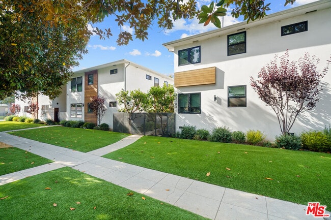 Building Photo - 11795 Gateway Blvd Unit 4