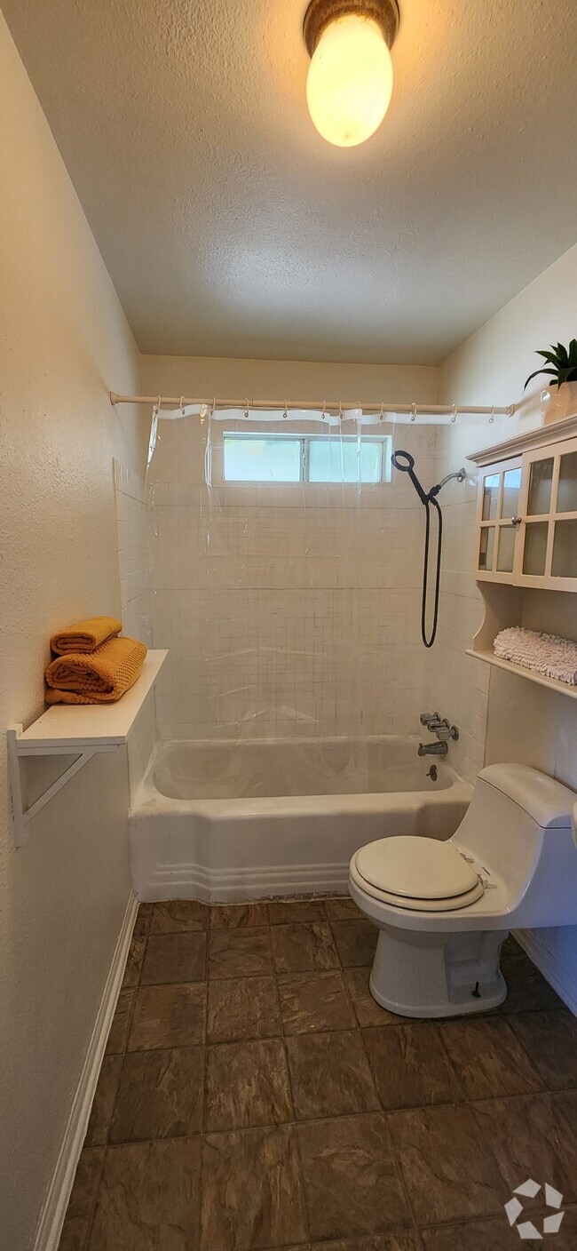 Building Photo - 426 N Michigan Ave Unit 3 Rental