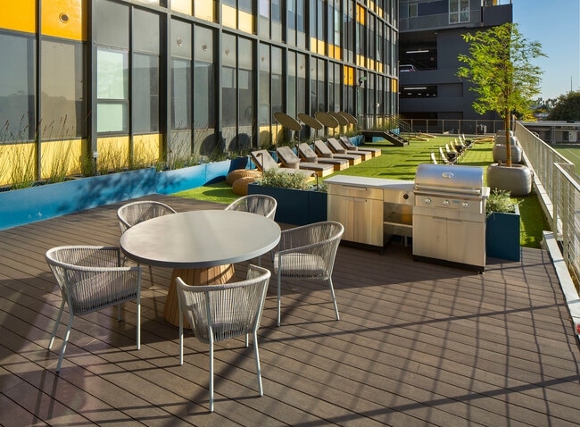 Outdoor Deck - Crosby