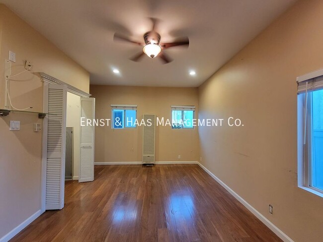 Photo - 930 E. Broadway-