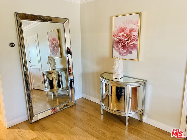 Photo - 1219 Sunset Plaza Dr Dr Unit 2