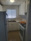 Kitchen - 516 N Oxford Ave