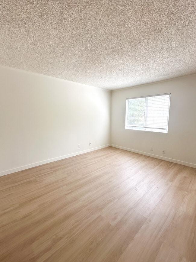 Master - 20342 Rue Crevier Unit 613